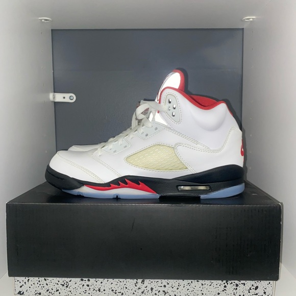 Jordan 5 Fire Red - Picture 2 of 5